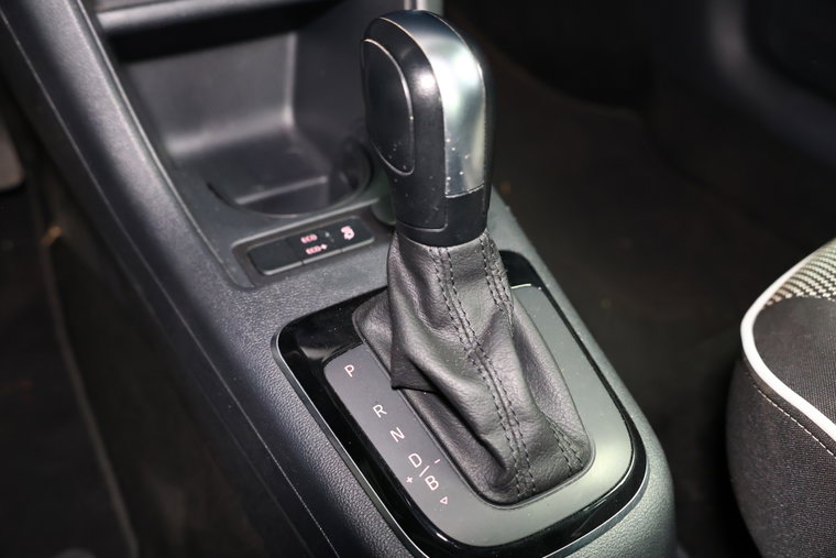 Vehicle Image 25