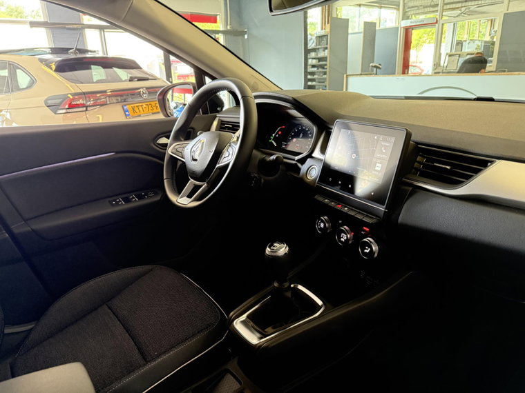 Vehicle Image 25