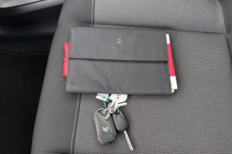 Vehicle Image 30