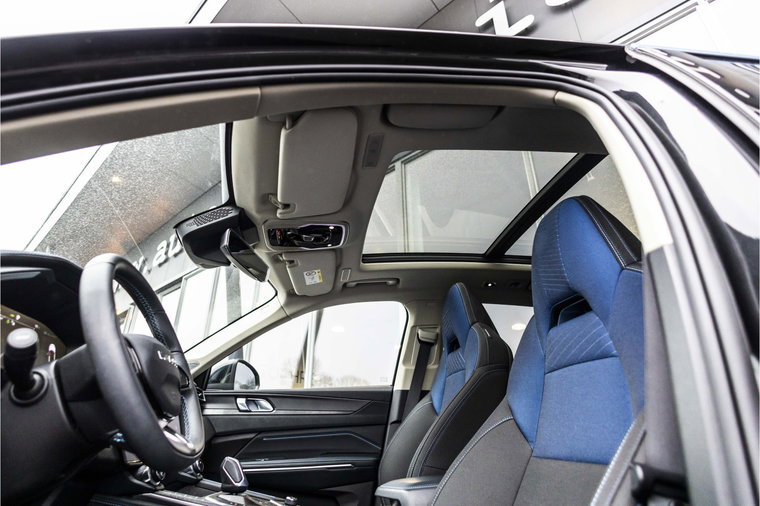 Vehicle Image 13