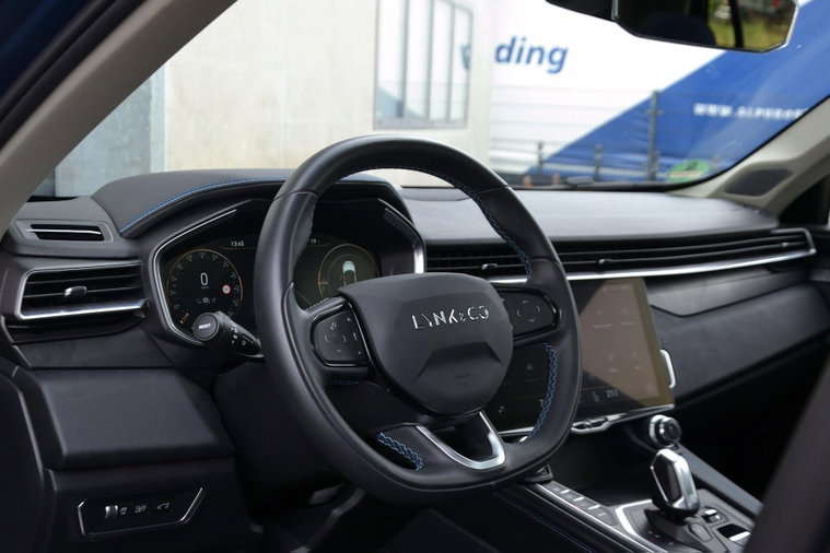 Vehicle Image 6