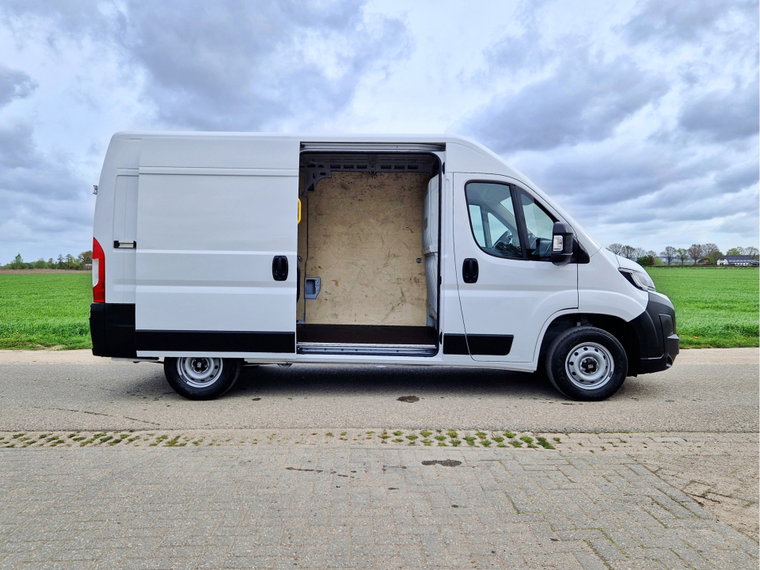 Vehicle Image 27