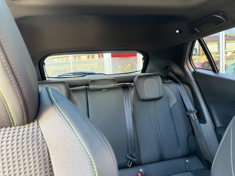 Vehicle Image 37