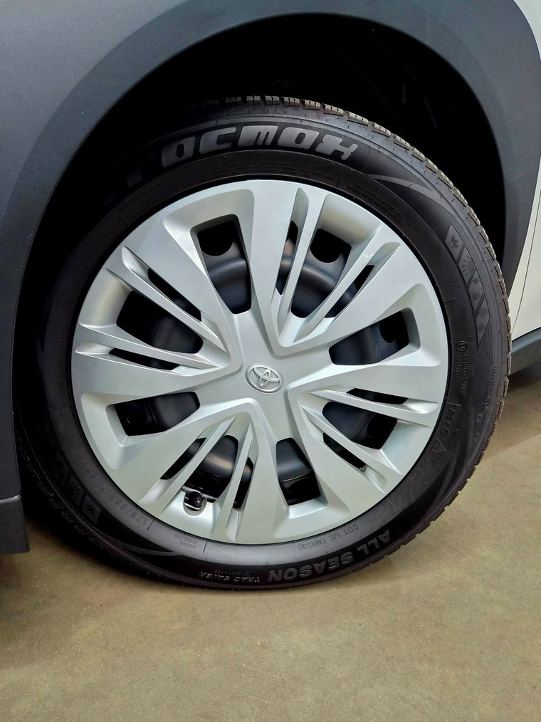 Vehicle Image 12
