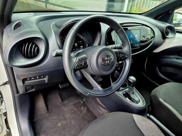 Vehicle Image 19