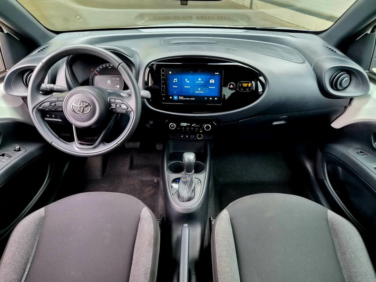 Vehicle Image 4