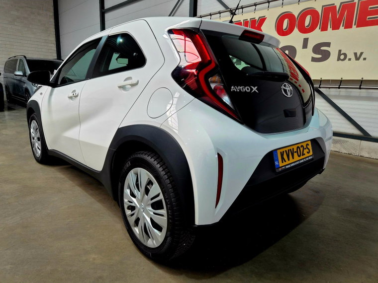 Vehicle Image 8