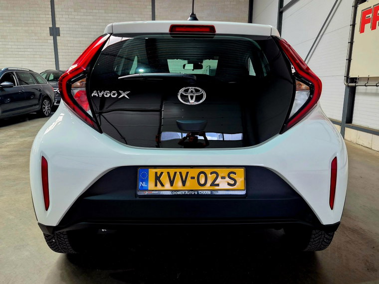 Vehicle Image 10