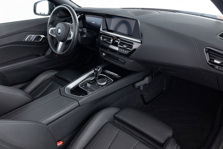 Vehicle Image 4