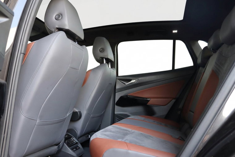 Vehicle Image 12