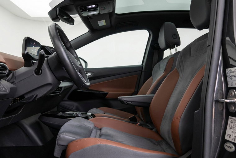 Vehicle Image 11