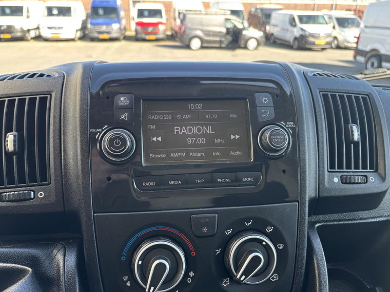 Vehicle Image 33