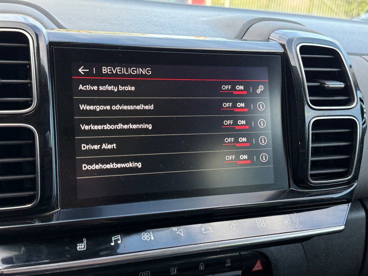 Vehicle Image 32