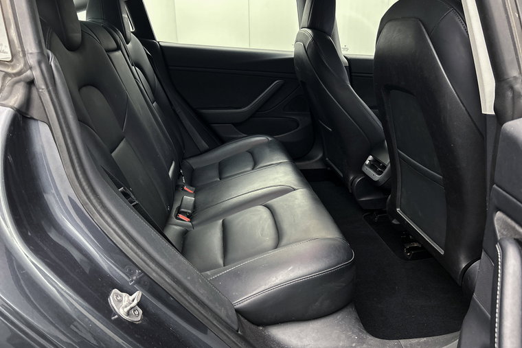 Vehicle Image 25