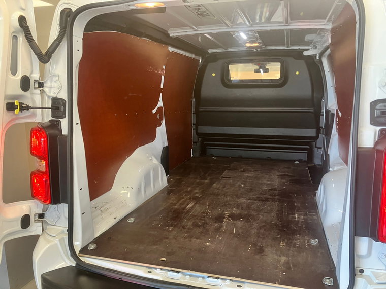 Vehicle Image 25
