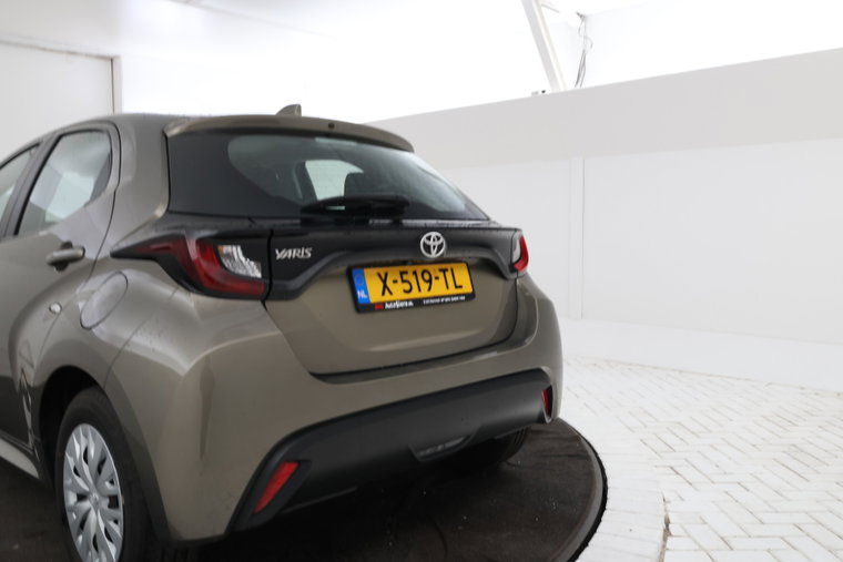 Vehicle Image 8