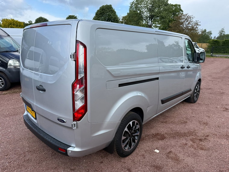 Vehicle Image 15