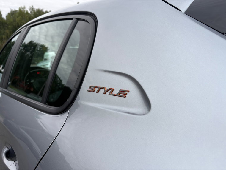 Vehicle Image 22