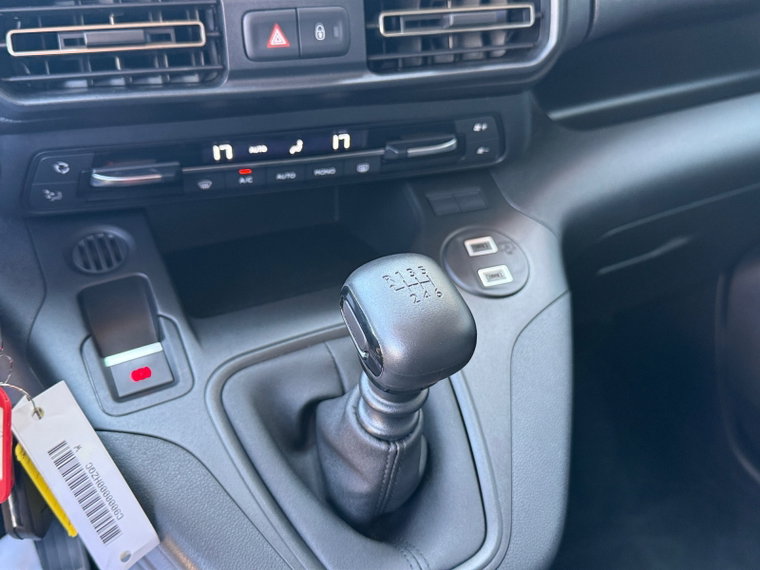 Vehicle Image 24