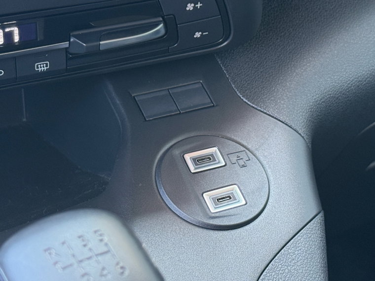 Vehicle Image 25