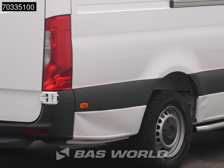 Vehicle Image 39