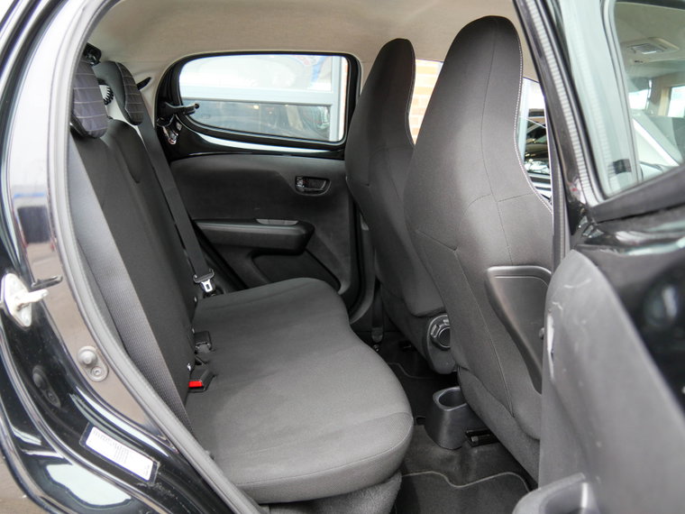 Vehicle Image 16