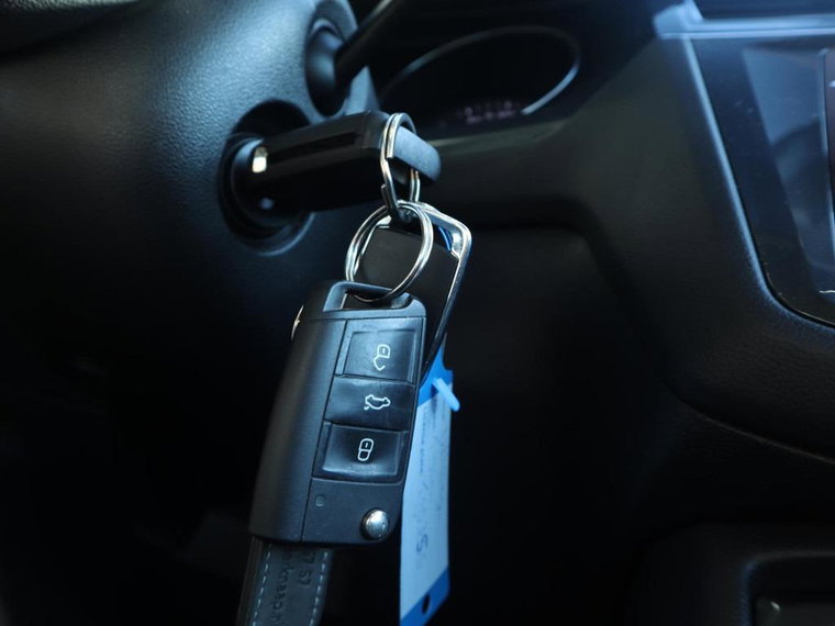 Vehicle Image 25