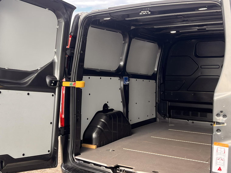 Vehicle Image 13