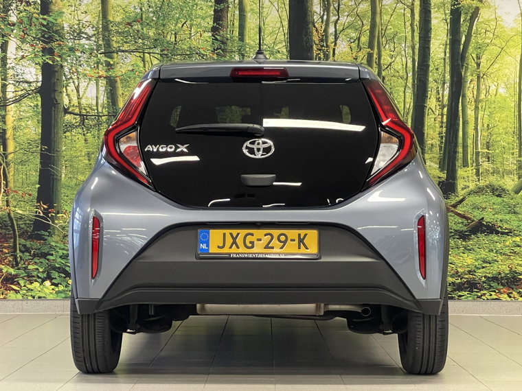 Vehicle Image 6