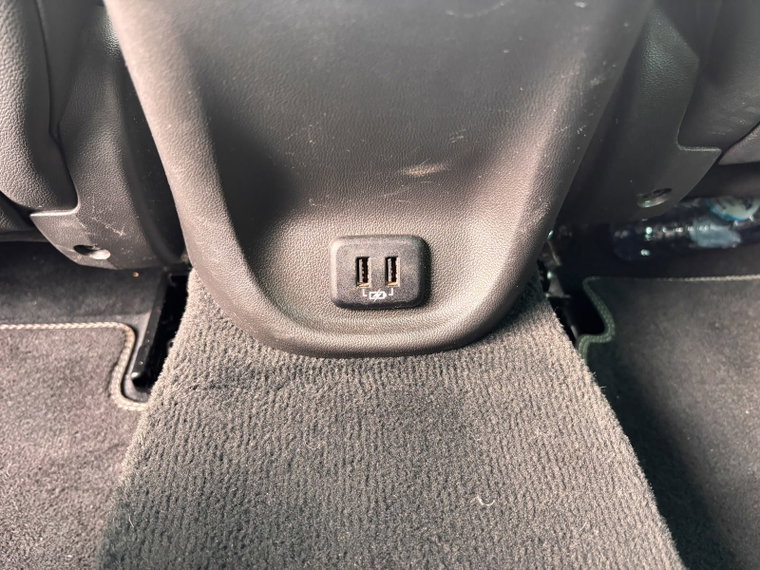 Vehicle Image 32