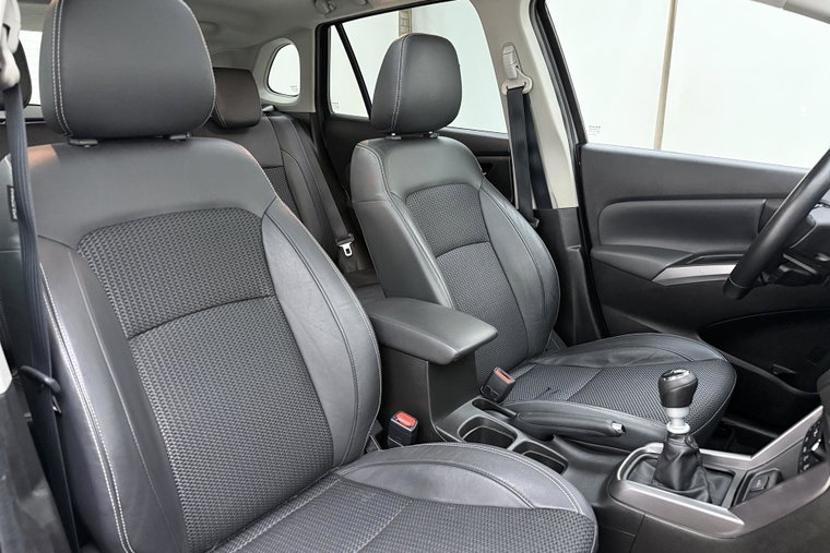 Vehicle Image 14