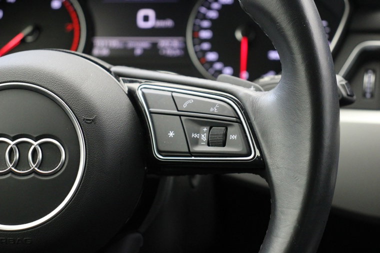 Vehicle Image 25