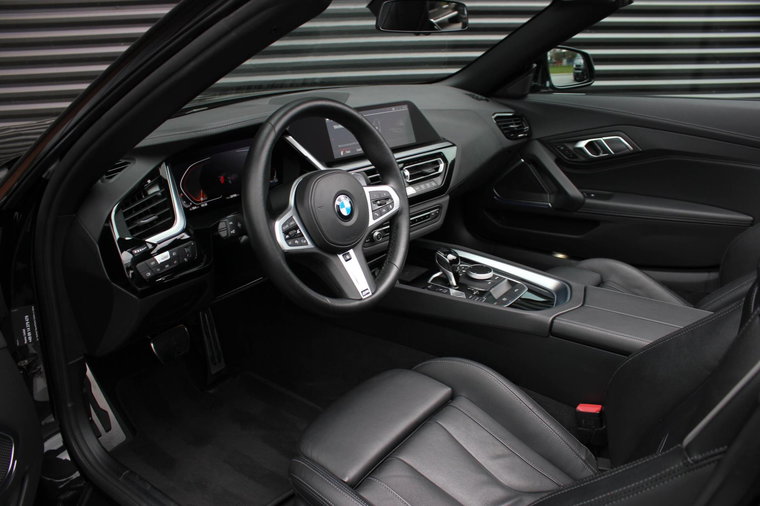 Vehicle Image 30