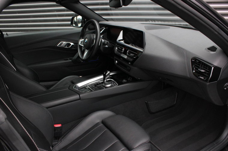 Vehicle Image 32