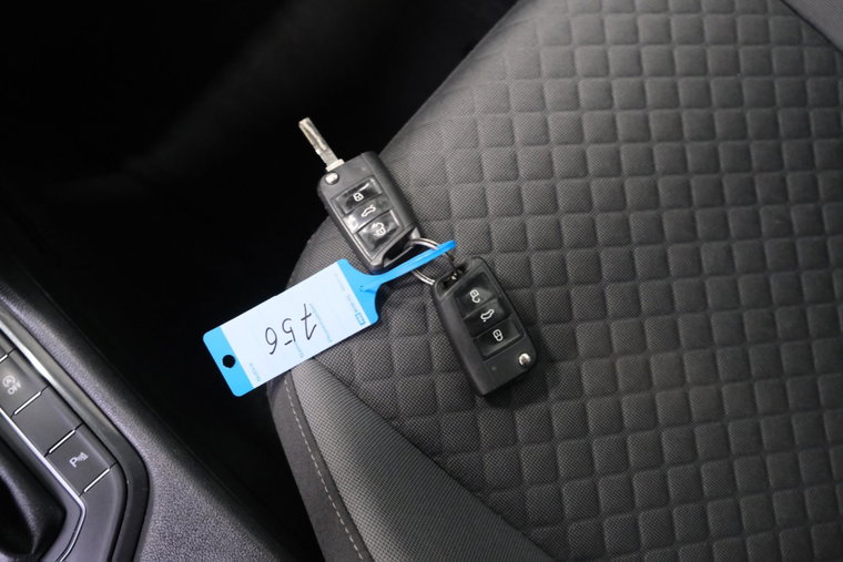 Vehicle Image 32