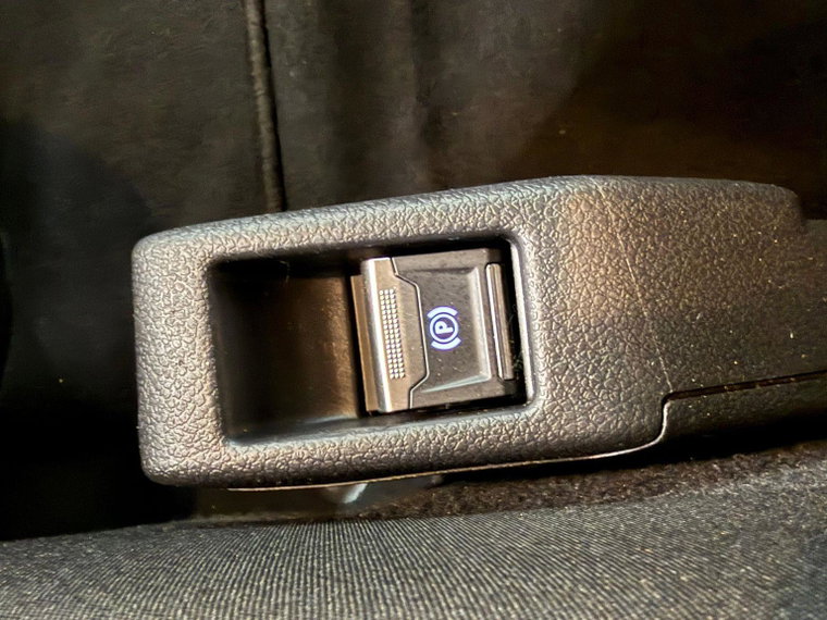 Vehicle Image 25