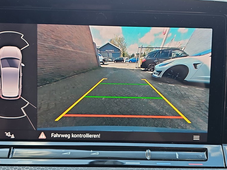 Vehicle Image 25