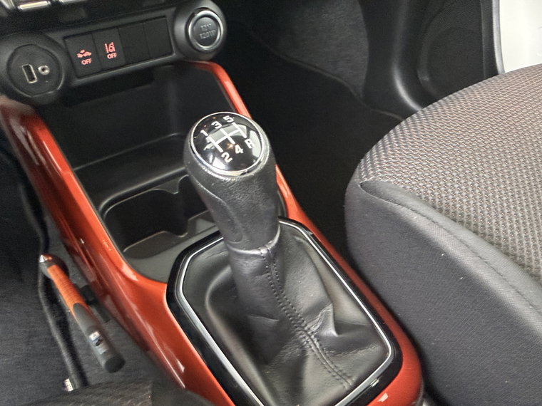 Vehicle Image 32