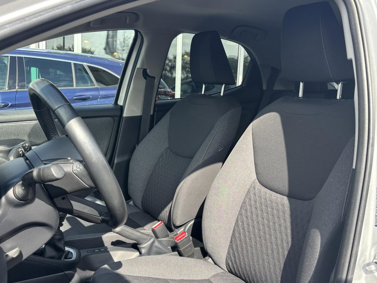 Vehicle Image 9
