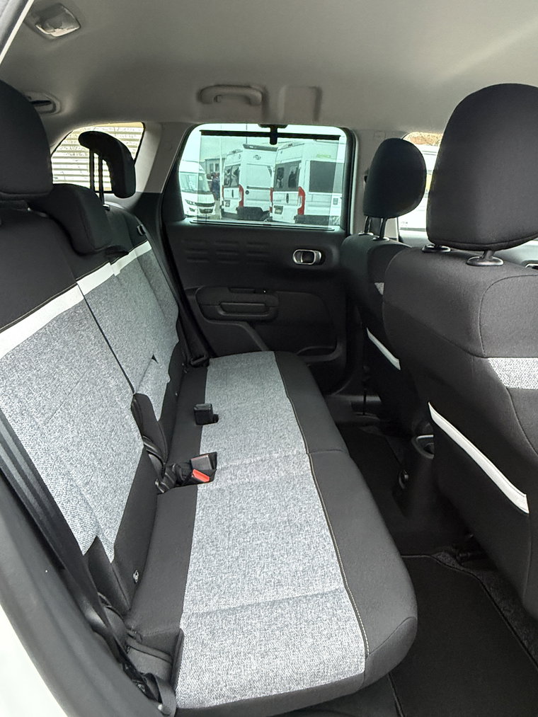 Vehicle Image 21