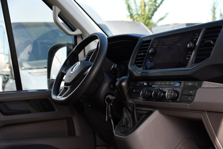 Vehicle Image 25