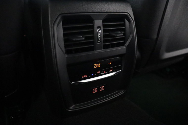 Vehicle Image 52
