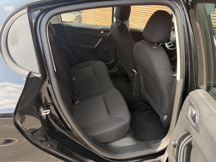 Vehicle Image 35
