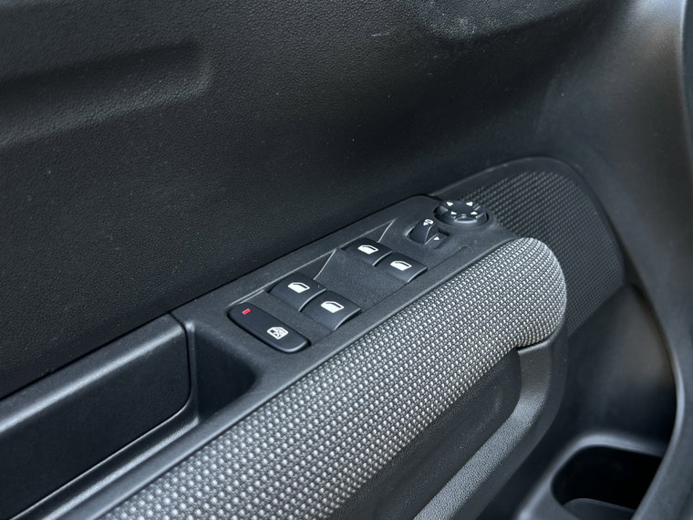 Vehicle Image 22