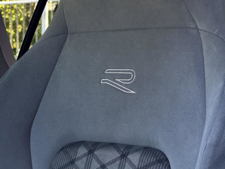 Vehicle Image 32