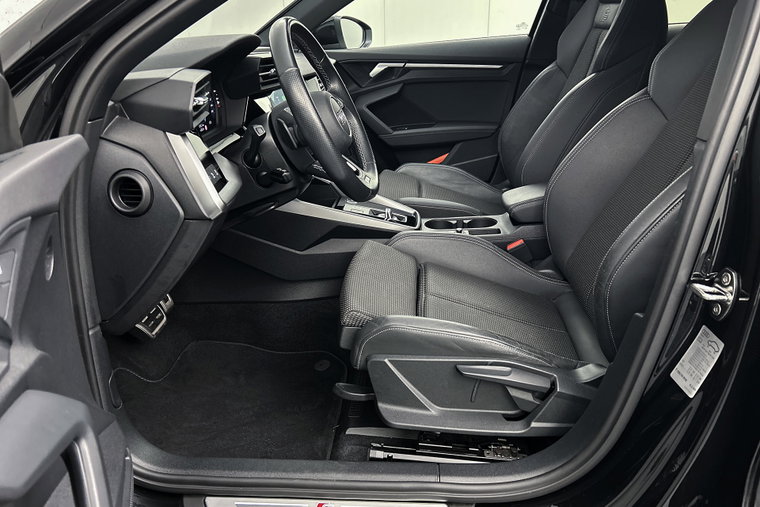 Vehicle Image 30