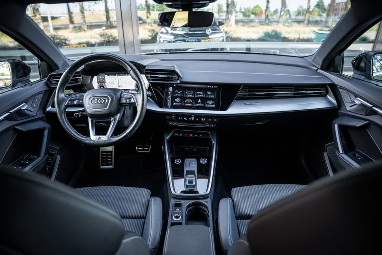 Vehicle Image 25