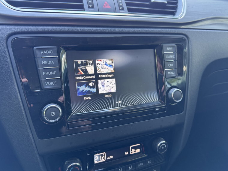 Vehicle Image 25