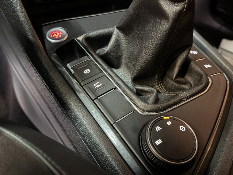 Vehicle Image 24