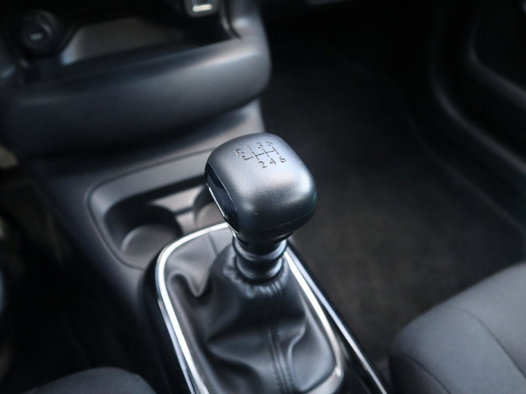 Vehicle Image 25